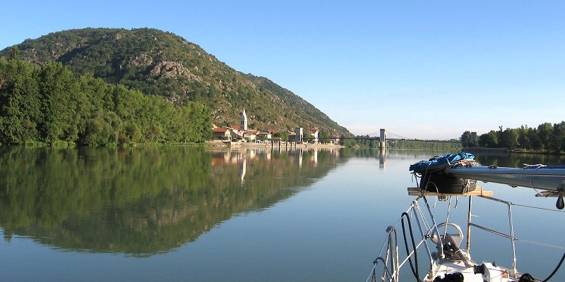 004-Flussfahrt-Landschaft-Rhone