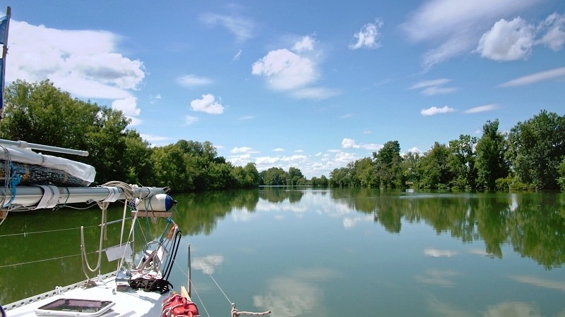 Mit dem Boot auf der Petit Saône